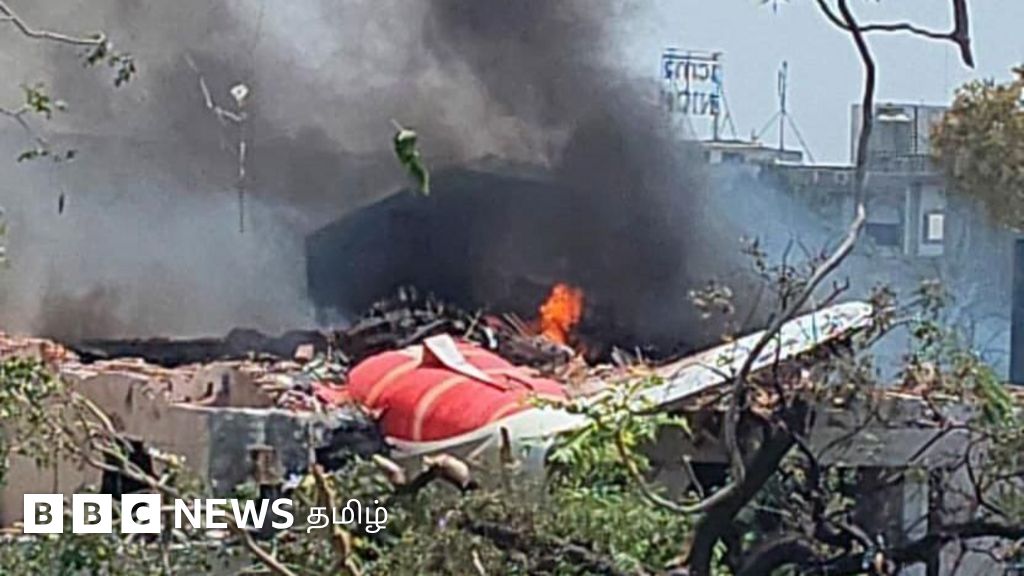 ஆமதாபாத்: விமான விபத்து நடந்த பகுதியின் அவல நிலையைக் காட்டும் 12 புகைப்படங்கள்