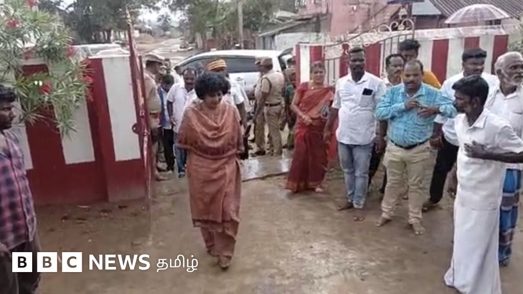 தீண்டாமை புகார்: பட்டியலின மக்களை கோவிலுக்குள் அழைத்து சென்ற ஆட்சியர்