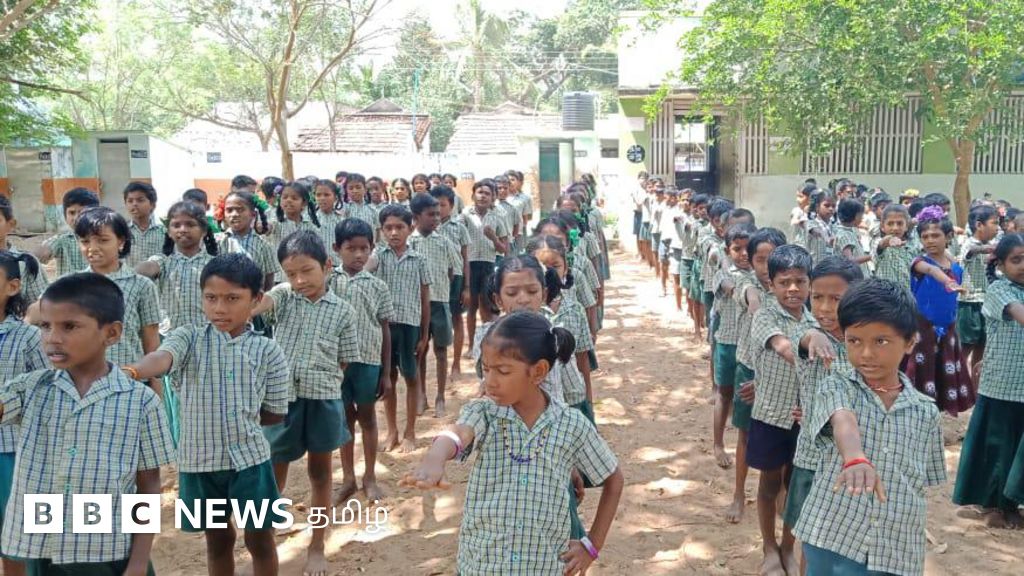 மாணவர்களை பள்ளியில் சேர்த்தால் ஒரு கிராம் தங்க நாணயம் பரிசு – அதிரடியாக களமிறங்கிய அரசுப்பள்ளி