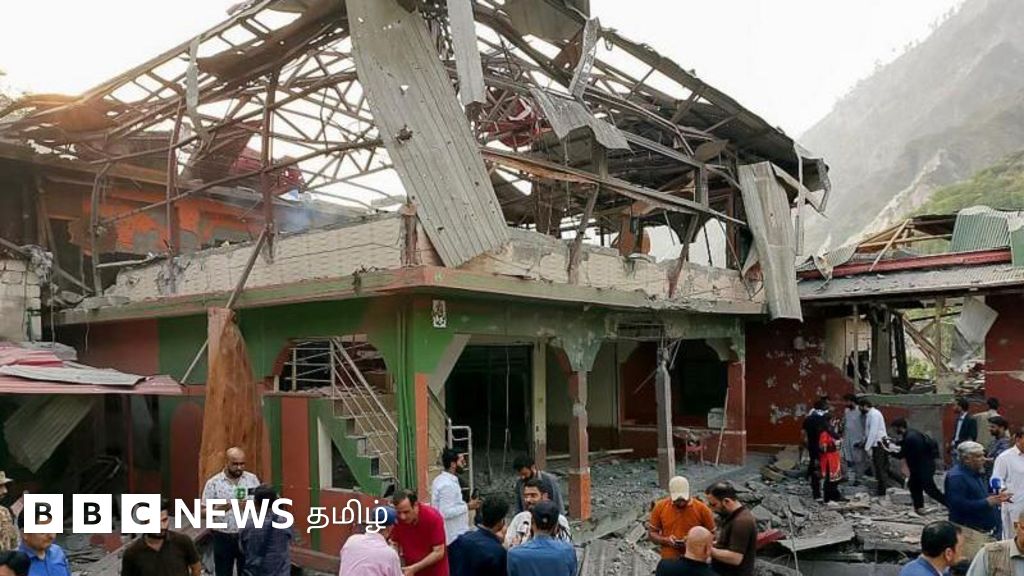 பாகிஸ்தானில் இந்தியா நடத்திய தாக்குதலின் விளைவுகளைக் காட்டும் 10 புகைப்படங்கள்