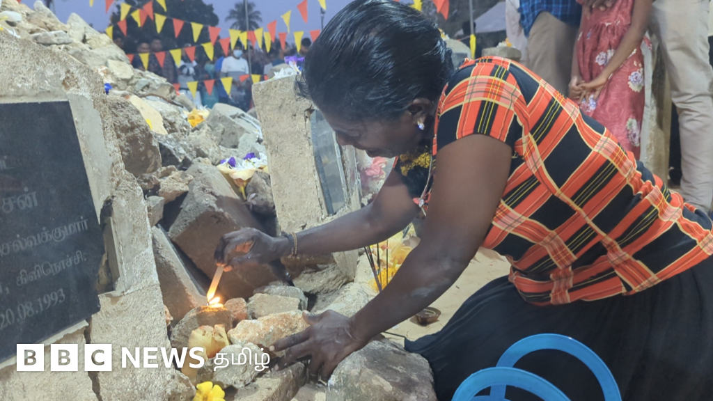 இலங்கை 'மாவீரர் நாள்' நிகழ்வு: பல்லாயிரம் தமிழர்கள் பங்கேற்பு