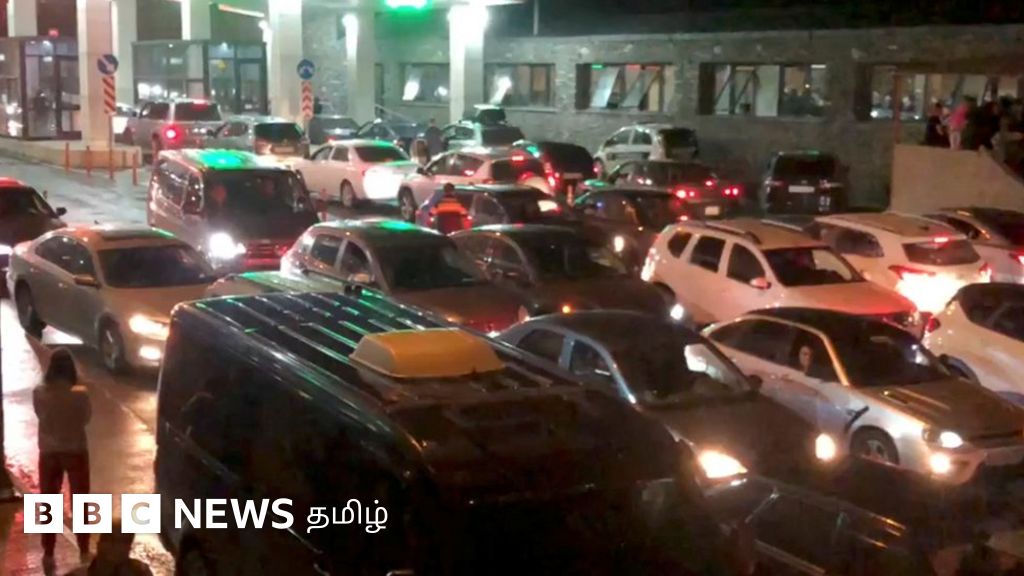 யுக்ரேன் Vs ரஷ்யா: ராணுவ அழைப்பை மீறி எல்லை நோக்கி வெளியேறும் ரஷ்யர்கள்