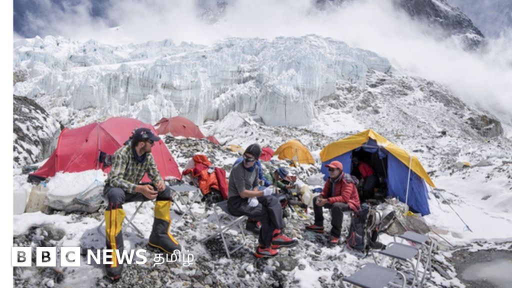 எவரெஸ்ட்டில் உருகும் பனிப்பாறைகள் - 400 மீட்டருக்கும் கீழாக முகாமை மாற்றும் நேபாளம்
