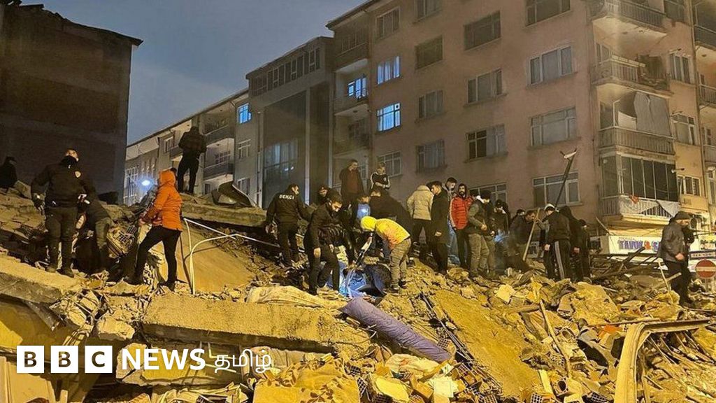 துருக்கி நிலநடுக்கம்: 7.8 ரிக்டர் அளவிலான நிலநடுக்கத்தால் 500 பேருக்கு மேல் பலியானதாக சுகாதாரத்துறை அமைச்சகம் தகவல்