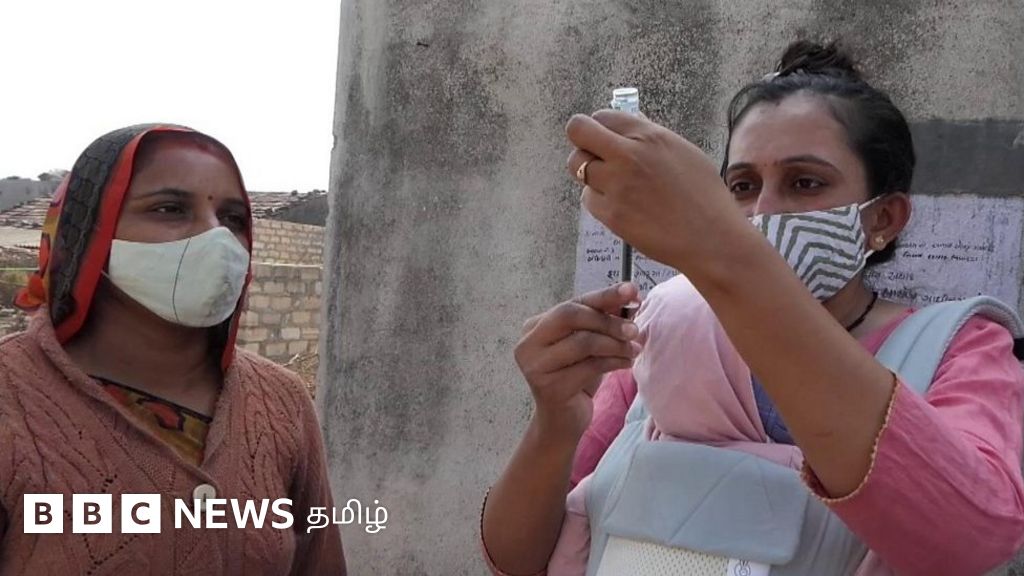 கையில் பச்சிளங் குழந்தையோடு தடுப்பூசி பணியில் பெண் சுகாதார அதிகாரி