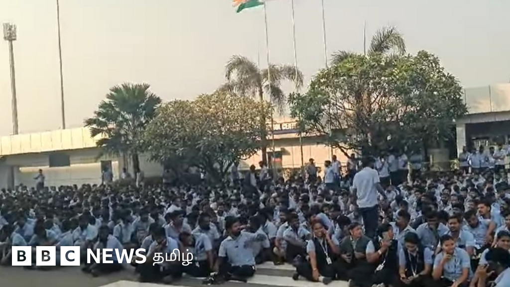 சாம்சங் இந்தியா: 3 தொழிலாளர்கள் இடைநீக்கம், நள்ளிரவிலும் தொடர்ந்த காத்திருப்புப் போராட்டம் - என்ன நடக்கிறது? 