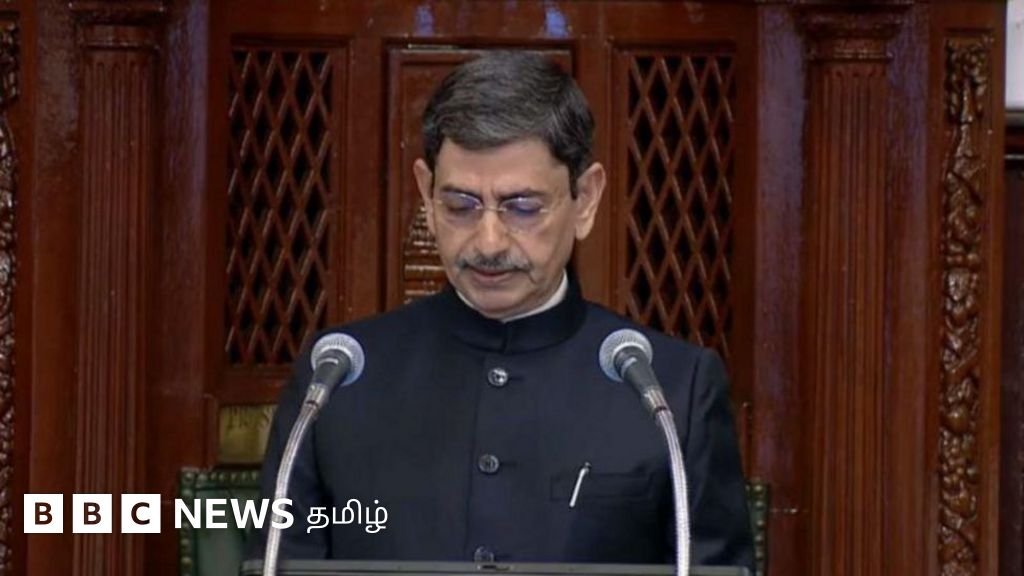 இந்திய ஆட்சிப்பணி அதிகாரிகள் மத்திய அரசுக்கு ஆதரவாக நிற்க வேண்டும் என்பது சரியா?