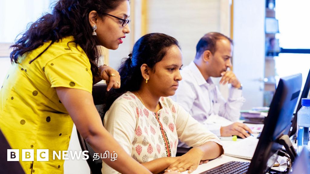 90 மணி நேர வேலை: இந்தியாவில் அனுமதிக்கப்பட்ட வேலை நேரம் எவ்வளவு? தொழிலாளர்கள் கூறுவது என்ன?