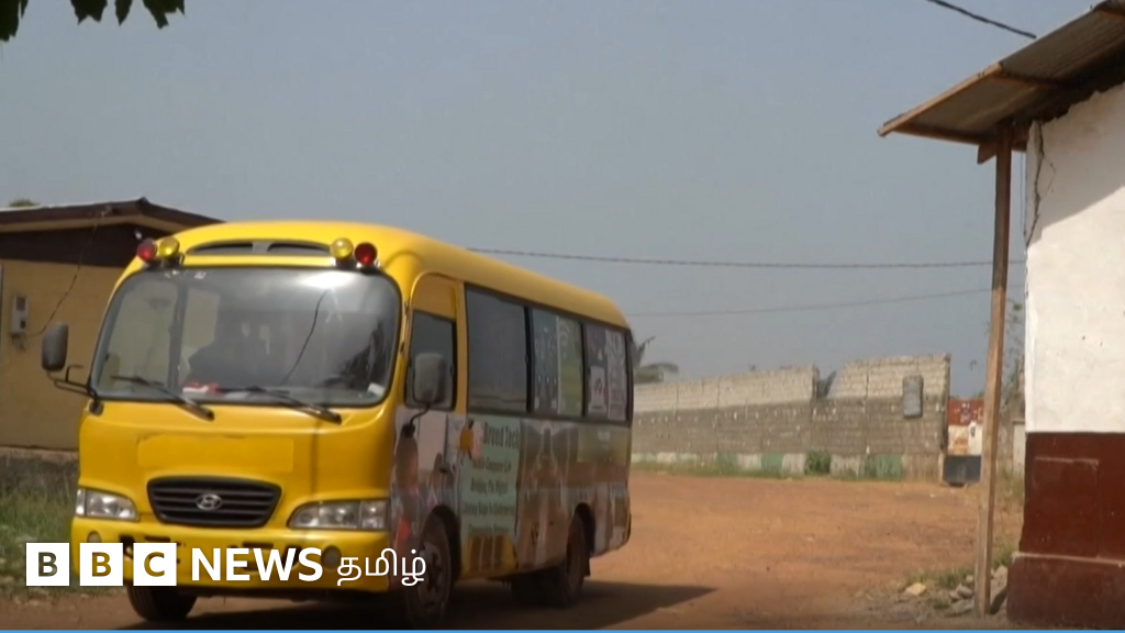 கல்லூரியில் தட்டச்சு தெரியாமல் கேலி செய்யப்பட்டவர் நடத்தும் 'நடமாடும் கணினி ஆய்வகம்'