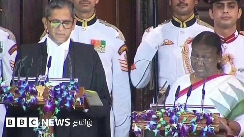 திரெளபதி முர்மூ: 15ஆவது குடியரசுத் தலைவராக பதவியேற்றார்