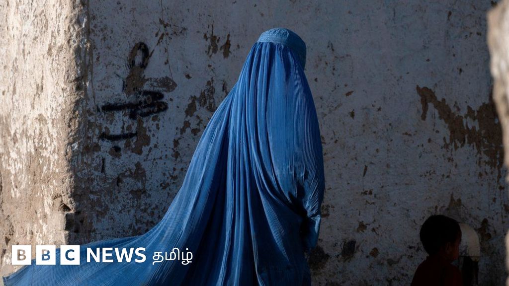 தாலிபன்களின் கட்டுப்பாடுகளால் தவிக்கும் ஆப்கன் பெண்கள்: “இங்கு பெண்ணாக வாழ்வதே குற்றமா?