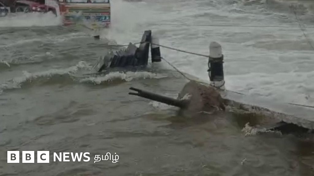 ஆந்திரா வெள்ளத்தில் அடித்து செல்லப்பட்ட லாரி - வைரல் வீடியோ