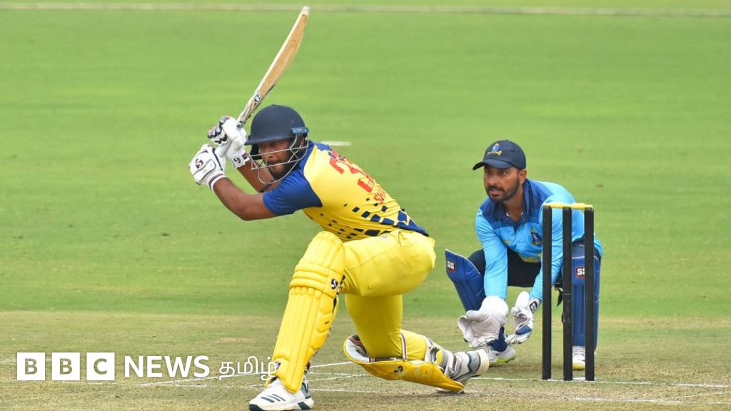 கடைசி பந்தில் சிக்சர் - தோனியை ரசிக்க வைத்து ஒரேநாளில் ஹீரோவான ஷாருக்கான்!