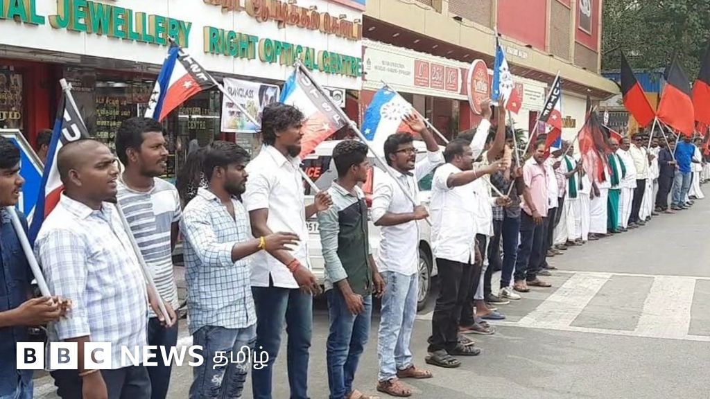 புதுச்சேரியில் இன்று ஆர்எஸ்எஸ் ஊர்வலம்: எதிர்த்து நடைபெற்ற மனிதச் சங்கிலி போராட்டம்