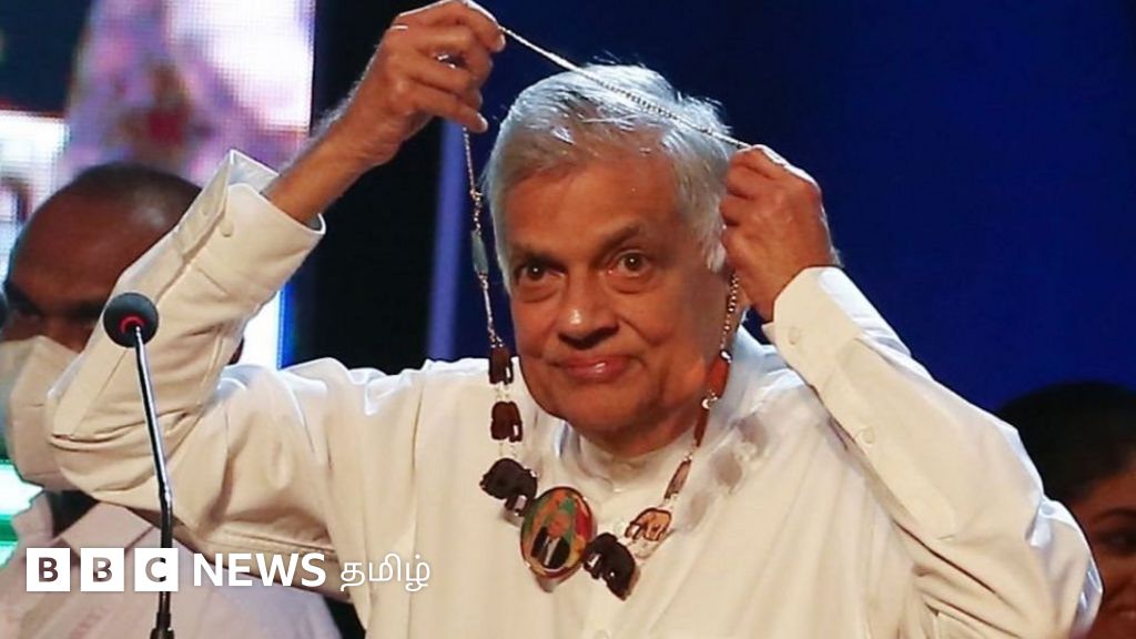 இலங்கை பொருளாதார நெருக்கடி: அரசு ஊழியர்கள் அரசுக்கு சுமையாக உள்ளனரா?