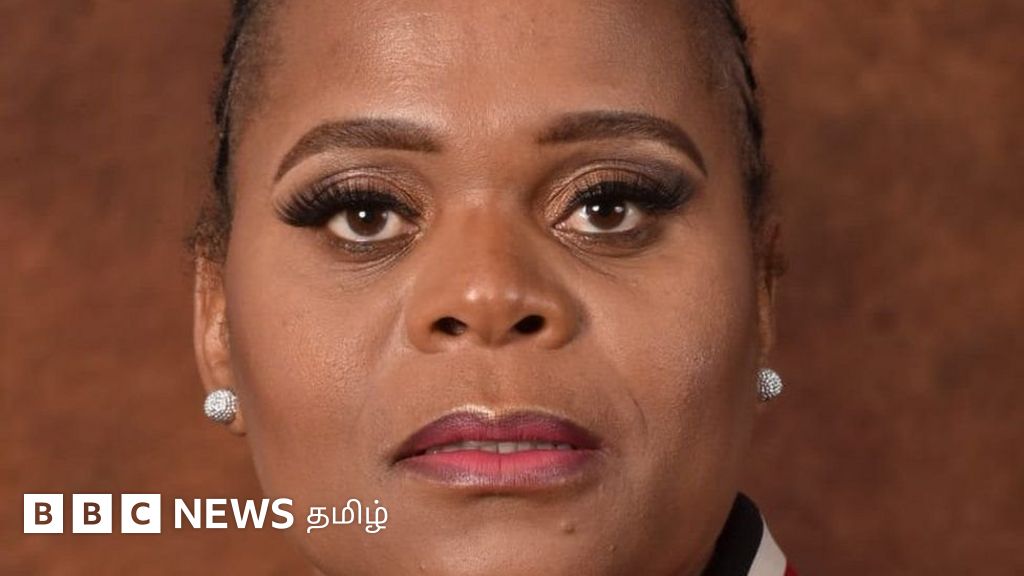 'கால்களை மூடுங்கள், புத்தகத்தை விரியுங்கள்' - தென்னாப்பிரிக்க பெண் அமைச்சரின் சர்ச்சைப் பேச்சு