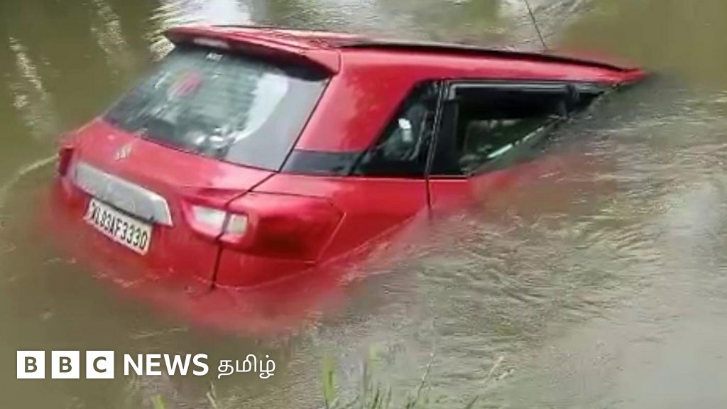 கூகுள் மேப்பை நம்பி ஓடைக்குள் விழுந்த கார்