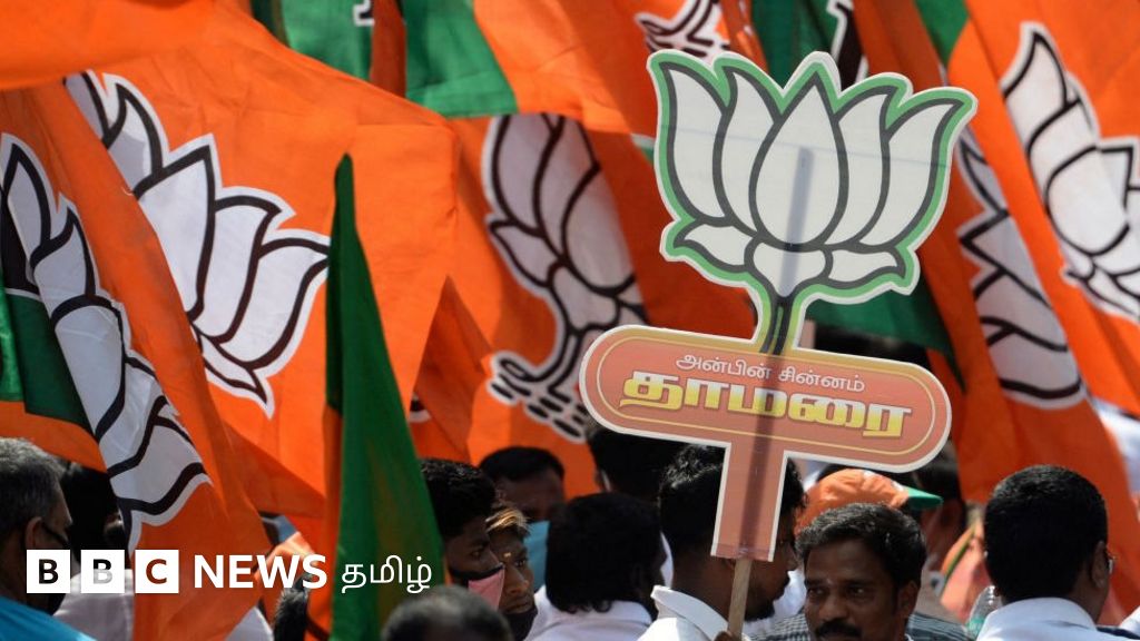 தமிழக உள்ளாட்சித் தேர்தல்: தி.மு.கவினர் செலவு செய்வார்கள், நானும் தயார் - மேஜையில் 25 லட்சம் கொட்டிய பா.ஜ.க பிரமுகர்