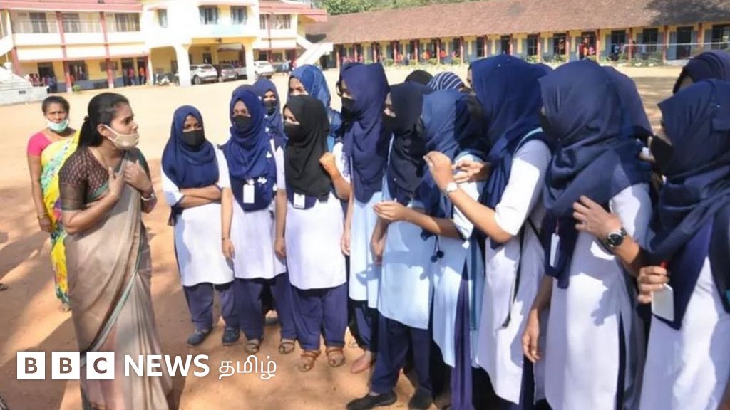 கர்நாடகாவில் முஸ்லிம் மாணவிகள் ஹிஜாப் அணிவது தொடர்பாக ஏற்பட்ட சர்ச்சை: சீருடை கட்டாயம் என அரசு ஆணை