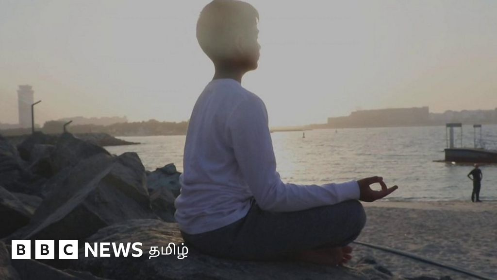உலகின் இளம் வயது யோகா ஆசிரியரான 9 வயது சிறுவன்