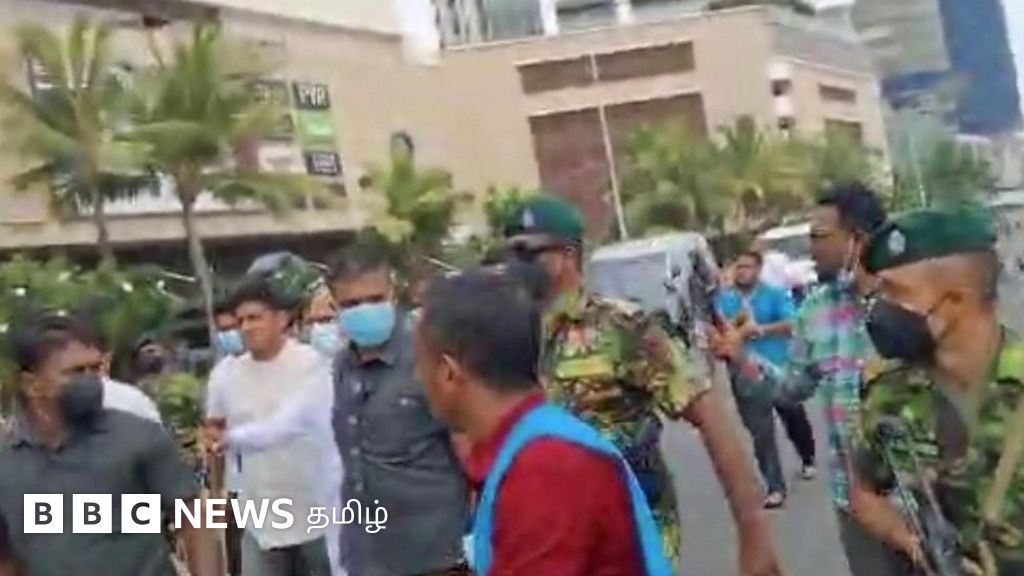 இலங்கையில் பதற்றம் - சஜித் பிரேமதாச மீது தாக்குதல்