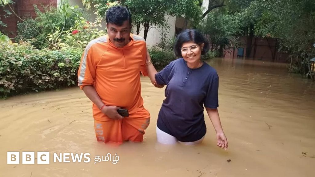பெங்களூரூ வெள்ளம்: ஐ.டி. தலைநகர் நீரில் மூழ்கியபோது குடும்பங்கள் உதவிக்கு போராடியது எப்படி?