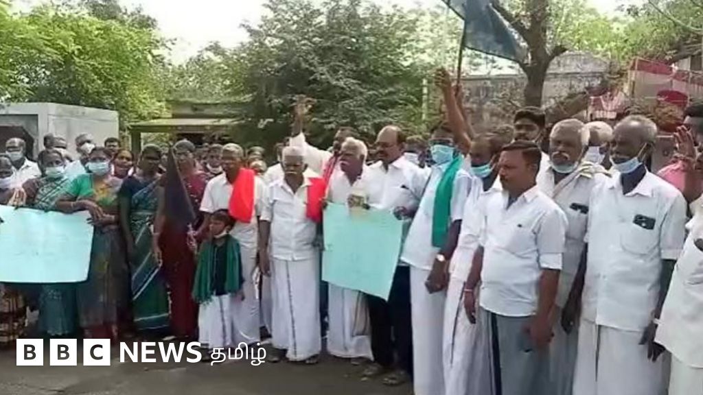 தஞ்சாவூர்: கொள்ளிடத்தில் புதிய கூட்டுக் குடிநீர்த் திட்டத்திற்கு எதிராக போராடும் கிராம மக்கள்