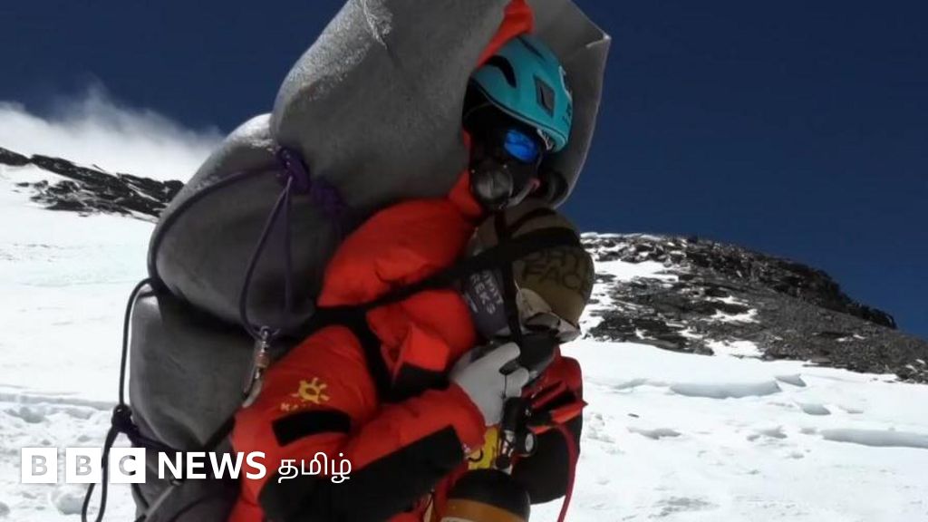 எவரெஸ்ட் சிகரத்தில் சிக்கிய மலையேற்ற வீரரை காப்பாற்றிய நேபாள இளைஞர் - நெகிழ்ச்சியான காட்சிகள்