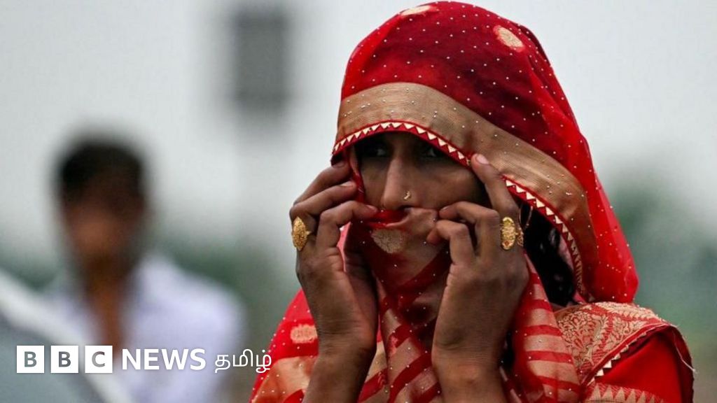 ஹாத்ரஸ் சம்பவம்: சாமியார்கள் மீதான பக்தர்களின் விசுவாசம் பகுத்தறிவை மழுங்கடிக்கிறதா? - ஓர் அலசல்