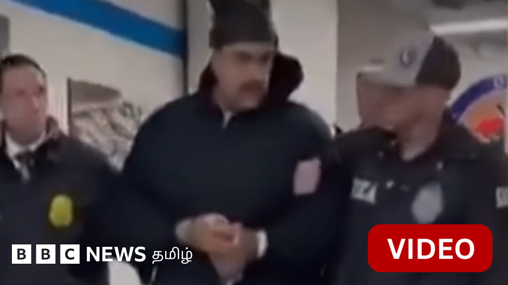 வெனிசுவேலா அதிபர்  சிறைபிடித்து அழைத்து செல்லப்படும் காட்சி