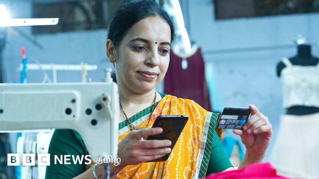 டெபிட் கார்டு மூலம் இலவச ஆயுள் காப்பீடு, விபத்து காப்பீடு பெறுவது எப்படி?