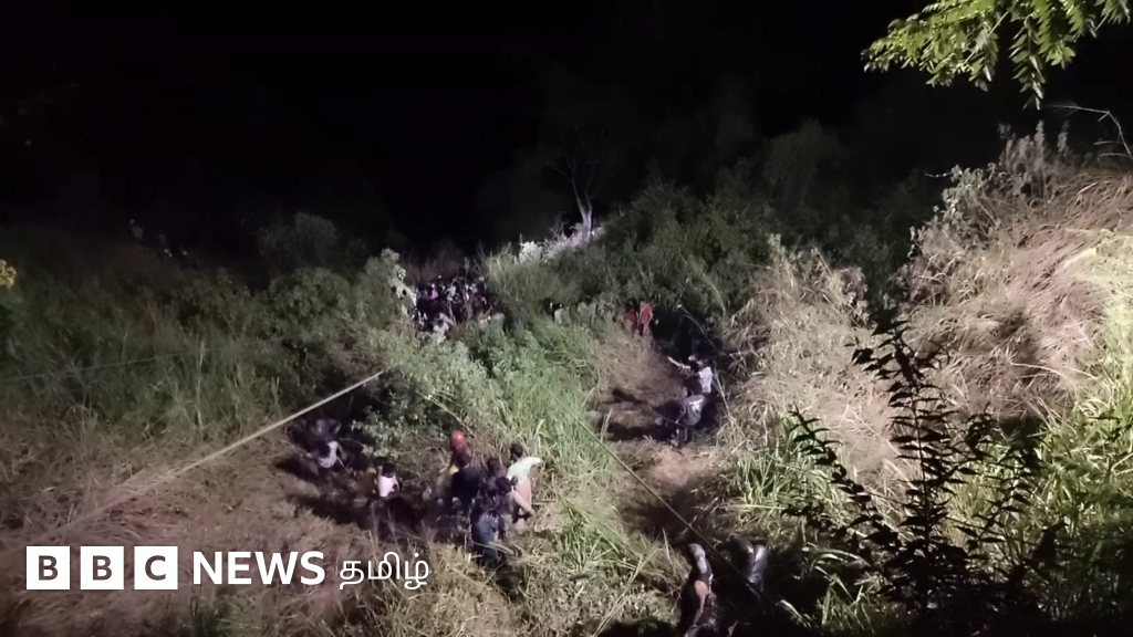 இலங்கையில் 1000 அடி பள்ளத்தில் விழுந்த பேருந்து - 15 பேர் உயிரிழப்பு