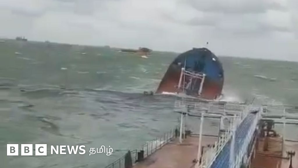 கருங்கடலில் ரஷ்யாவின் 2 எண்ணெய் கப்பல்கள் சேதம் - கிரைமியா அருகே என்ன நடந்தது?