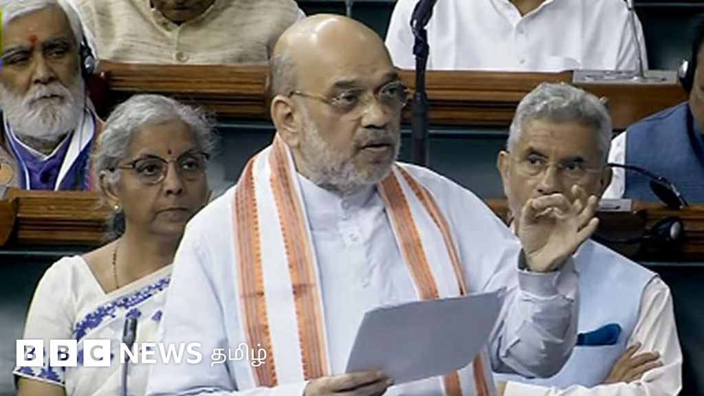 அதிகாரிகளை மௌனமாக்க ஓய்வூதியத்தில் 'கைவைக்கிறதா' மத்திய அரசு?