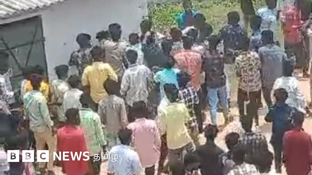 அம்பேத்கர் படம் வைத்திருந்த மாணவரை தாக்கிய சக மாணவர்கள் - கல்விக்கூடங்களில் தொடரும் சாதிய மோதல்