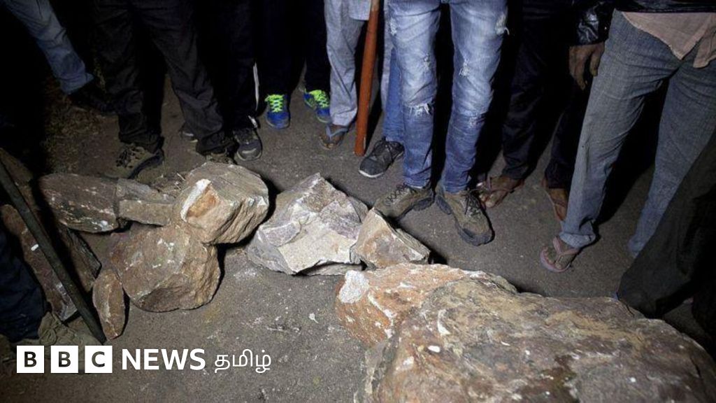 தனியே பேசிக் கொண்டிருந்த இந்து ஆண் - முஸ்லிம் பெண் மீது தாக்குதல் - கர்நாடகாவில் என்ன நடக்கிறது?