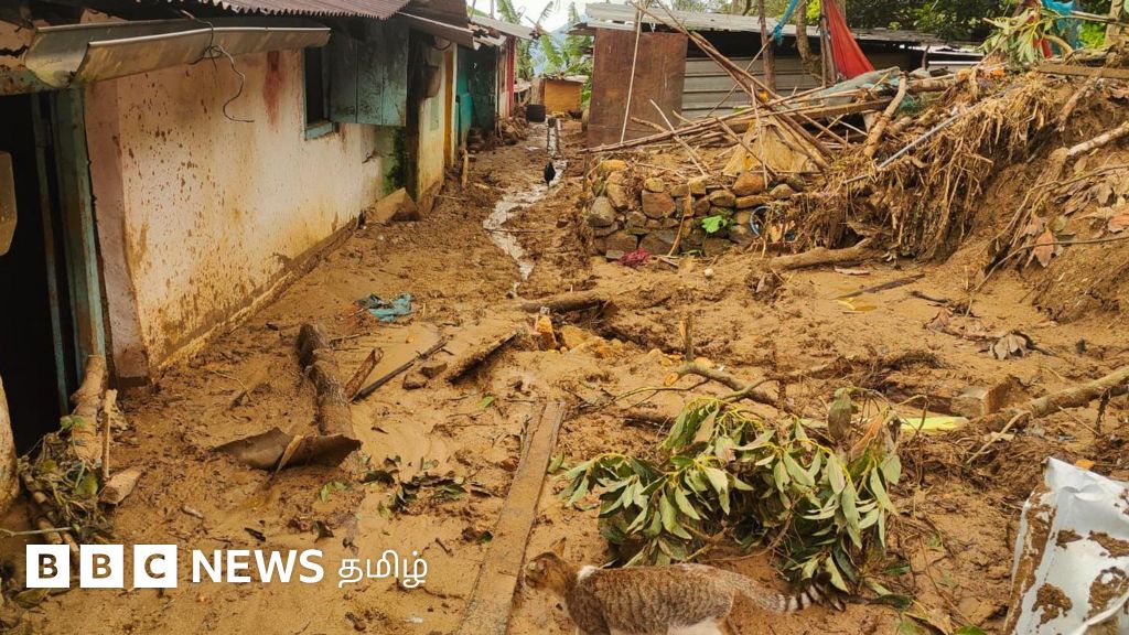 'டாடா காப்பாத்துங்க' : சேறும் சகதியும் புகுந்த வீட்டிற்குள் கேட்ட குழந்தையின் குரல் 