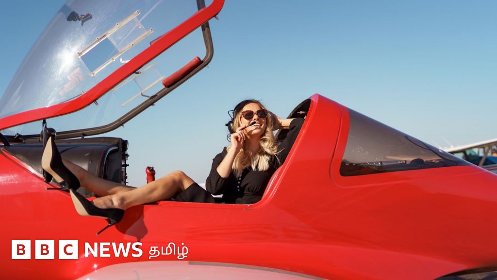 பறக்கும் கார்களை வாங்க முன்பதிவு: எப்போது புழக்கத்துக்கு வரும்?