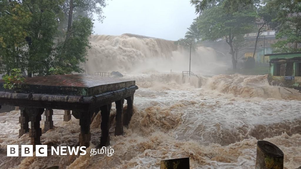 தென் மாவட்டங்களை புரட்டிப் போட்ட அதி கனமழை -  புகைப்படத் தொகுப்பு