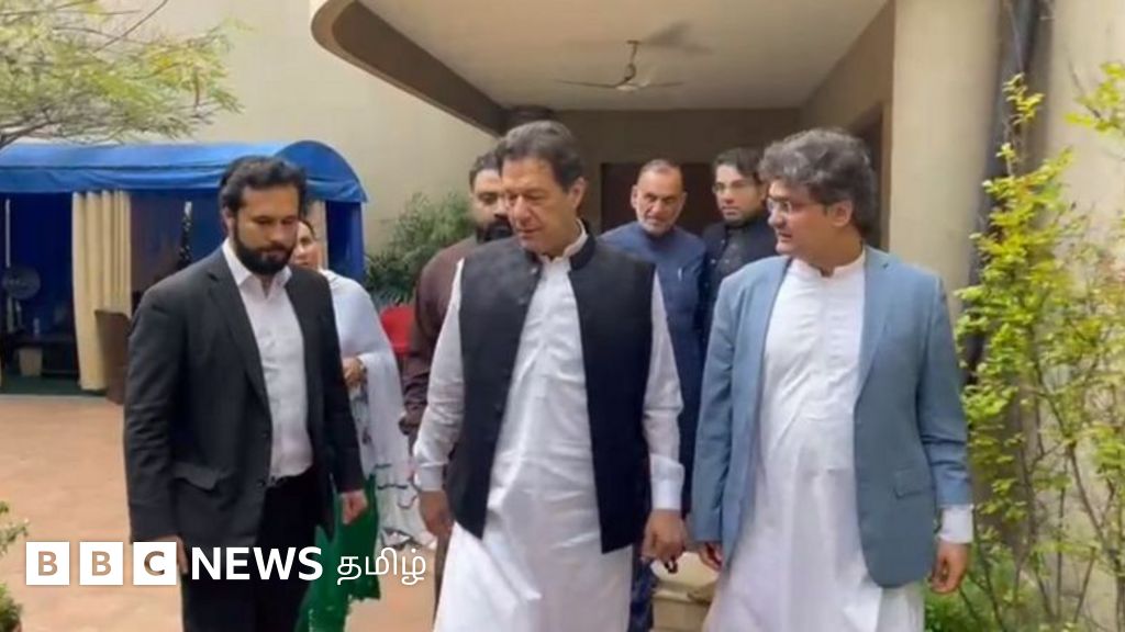 இம்ரான் கான் வீட்டை உடைத்து புகுந்த போலீஸ்: பாகிஸ்தானில் என்ன நடக்கிறது?