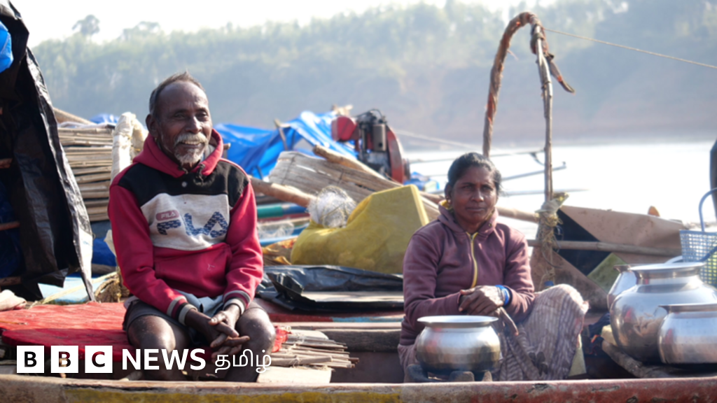 'பிறப்பும் இறப்பும் படகில்தான்' - ஆற்றில் மிதக்கும் படகுகளையே வீடாக கொண்டு வாழும் 11 குடும்பங்களின் கதை