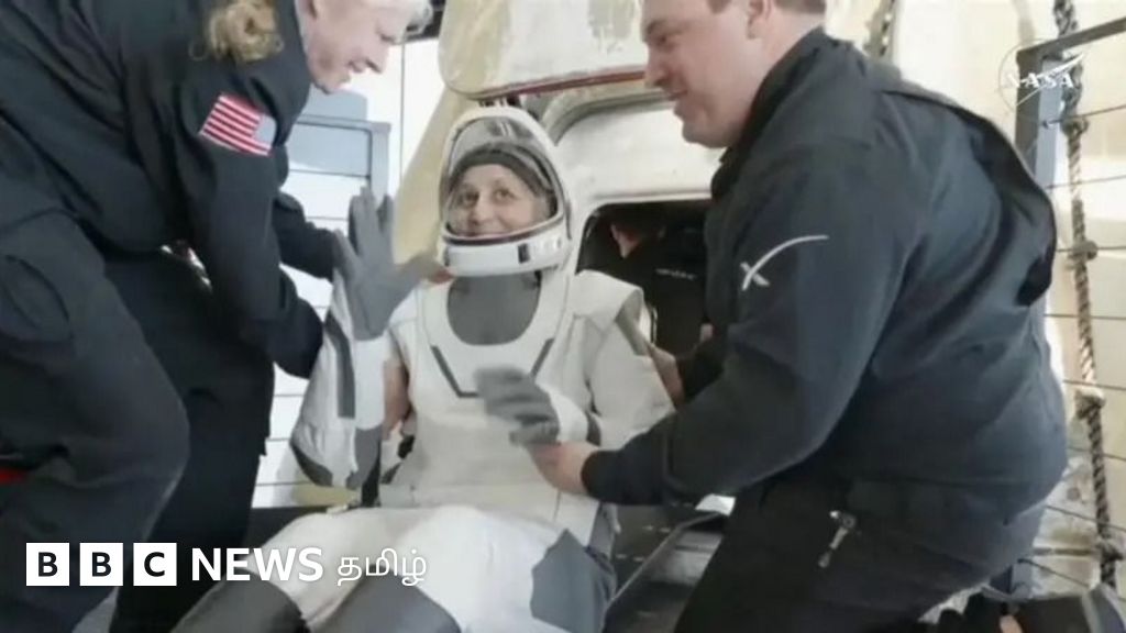  கடலில் விழுந்த விண்கலத்தில் இருந்து சுனிதா வில்லியம்ஸ் வெளியேறிய தருணம் - காணொளி