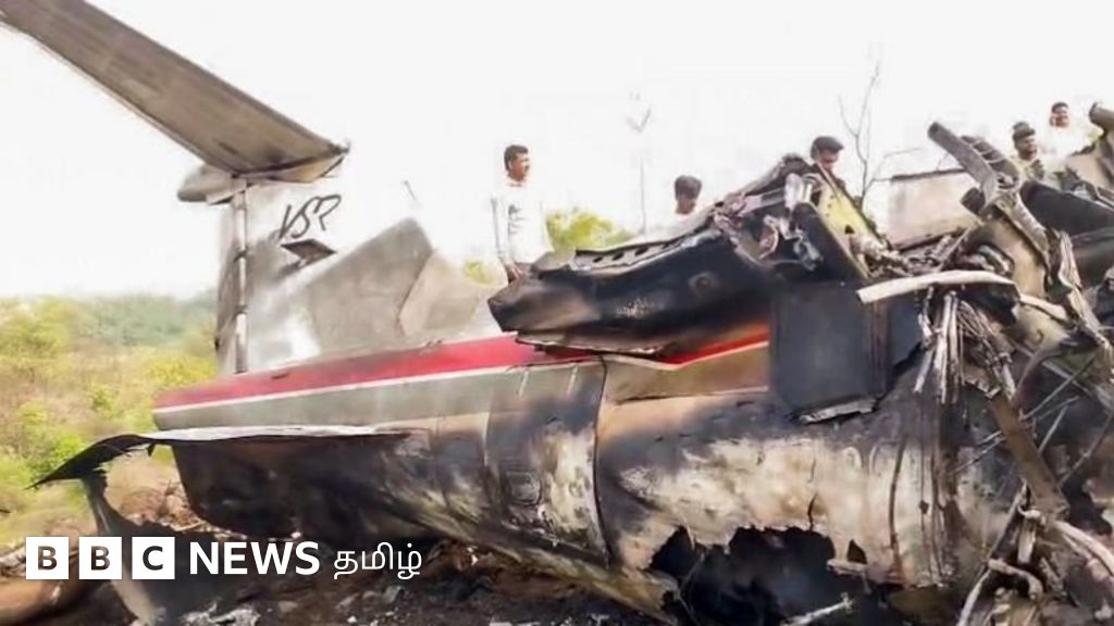 விமான விபத்தில் அஜித் பவார் பலி: கடைசி தருணத்தில் விமானி - ஏடிசி இடையே என்ன நடந்தது?