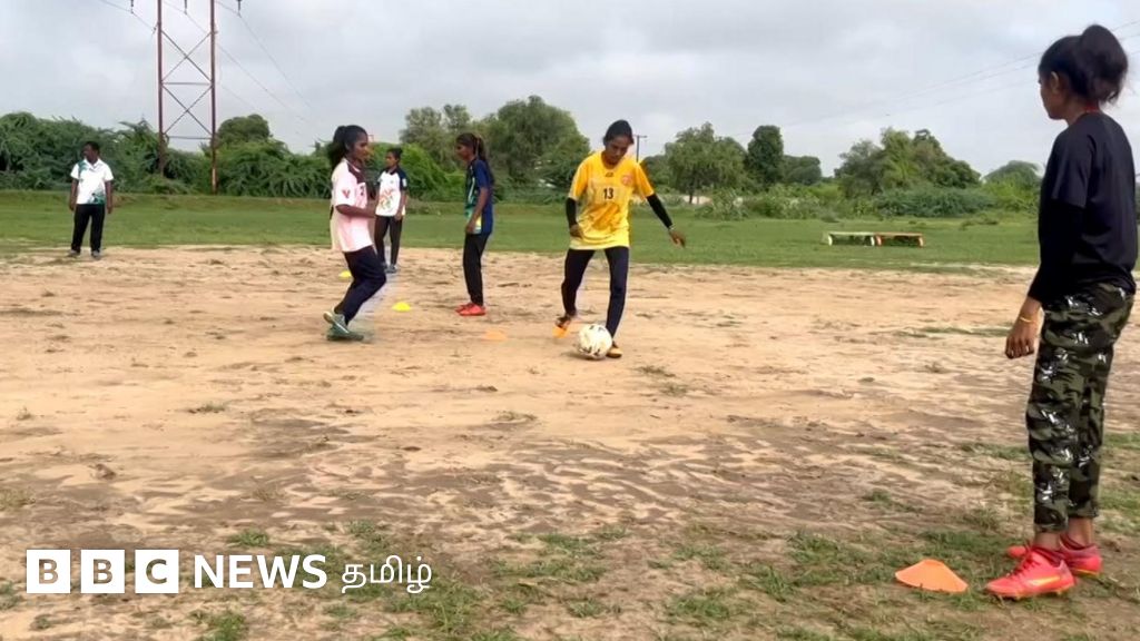 குஜராத்: பெண் குழந்தைகளின் வாழ்க்கையை கால்பந்து அடியோடு மாற்றியது எப்படி?