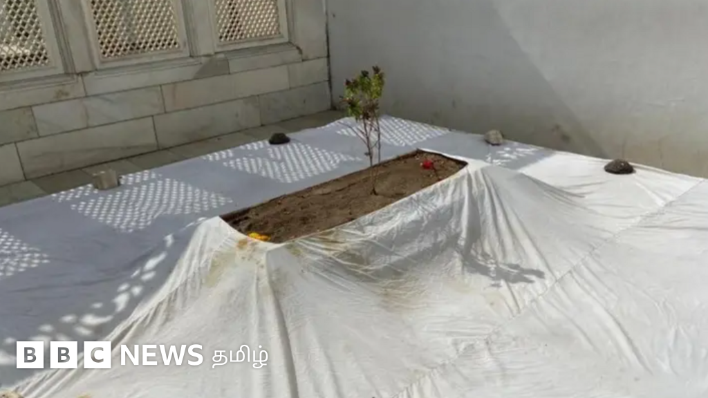 முகலாய பேரரசர் ஔரங்கசீப் மகராஷ்டிராவில் மிகவும் எளிய கல்லறையில் புகைக்கப்பட்டதன் வரலாற்றுப் பின்னணி