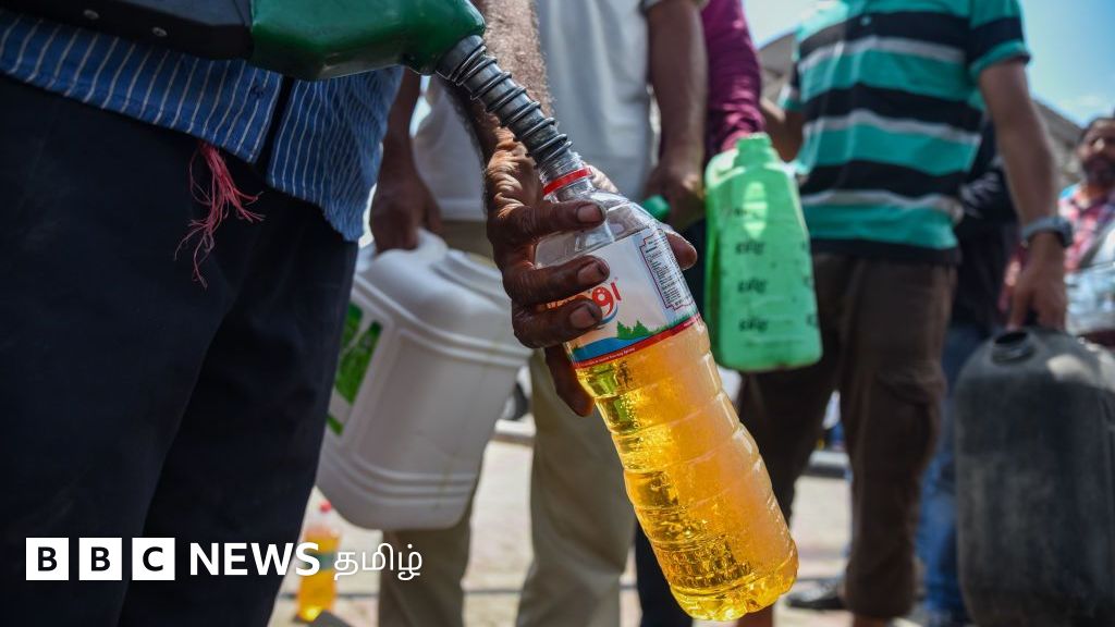 பிளாஸ்டிக் பாட்டிலில் பெட்ரோல், டீசல் வாங்கலாமா? விதிகள் கூறுவது என்ன?