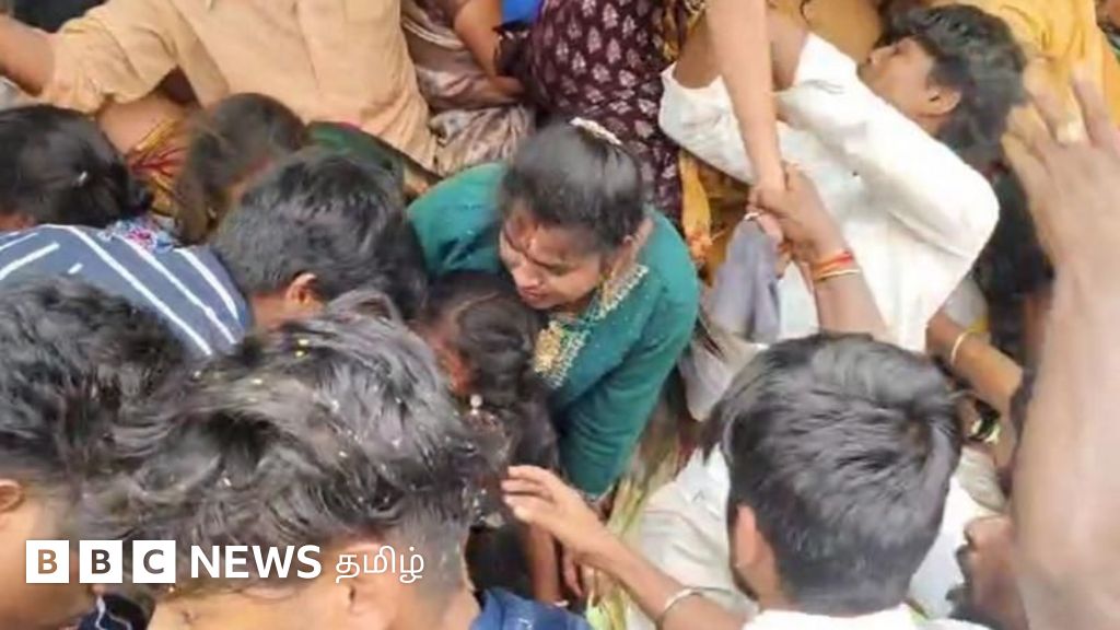 ஆந்திரா: ஏகாதசி நாளில் வெங்கடேஸ்வர சுவாமி கோவிலில் கூட்ட நெரிசல்; 9 பேர் உயிரிழப்பு