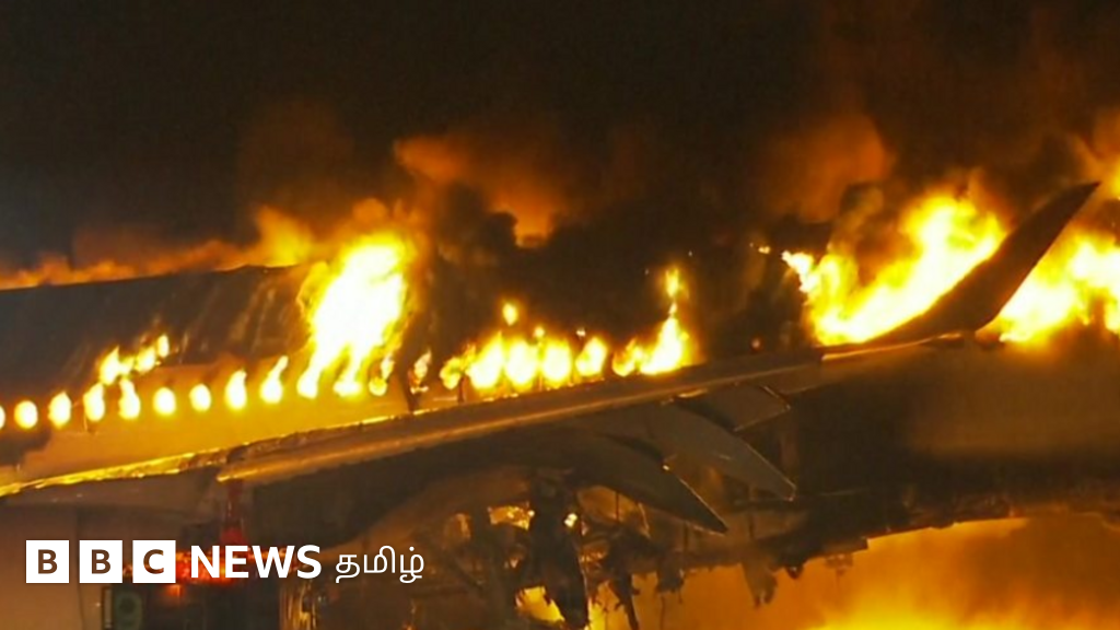 ஜப்பானில் 379 பயணிகளுடன் விமானம் தரையிறங்கிய போது திடீர் தீ - என்ன நடந்தது?