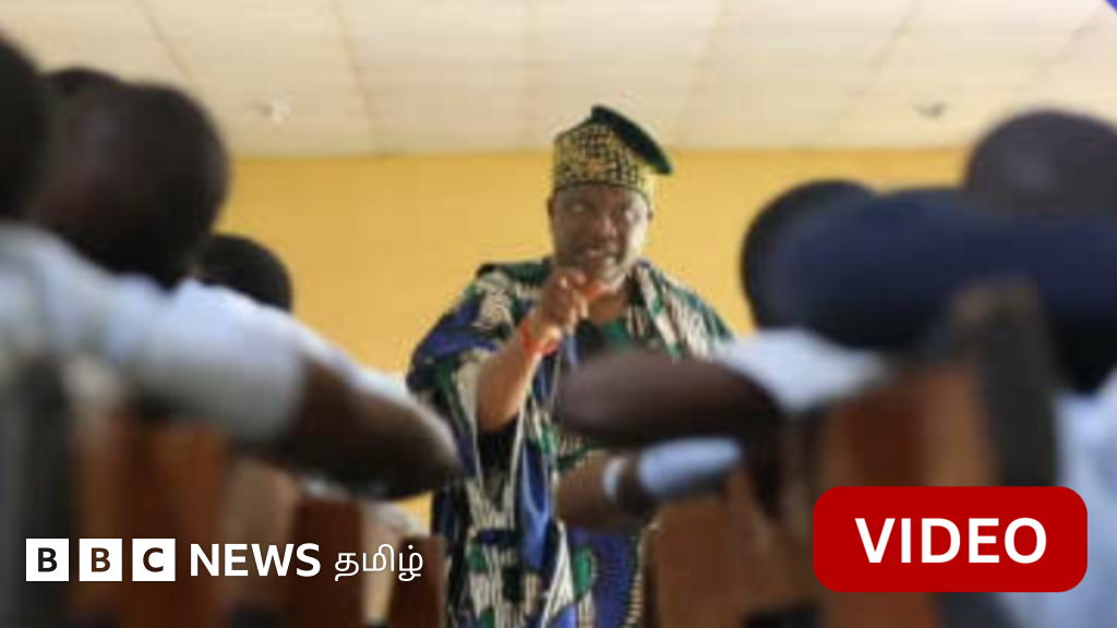 ஏழை குழந்தைகளுக்கு பாடம் கற்பிக்கும் அரசர் 