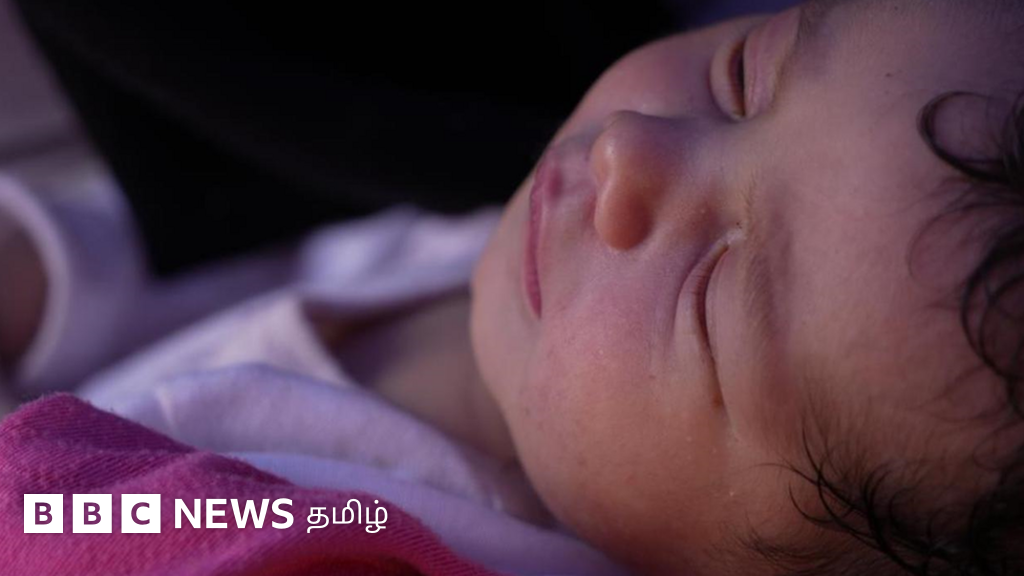 மொராக்கோ நிலநடுக்கம்: பிறந்த 3 மணிநேரத்தில் சாலையோர கூடாரத்தில் வாழும் குழந்தை